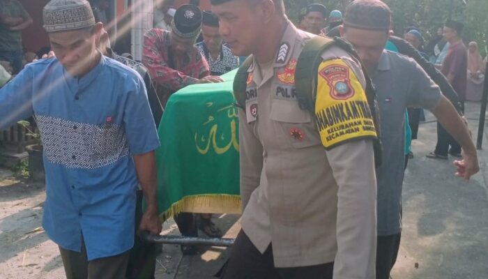 Bripka Hendri Sambang Duka, Pererat Silaturahmi dan Wujudkan Empati Kepada Warga