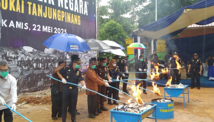 Bea Cukal Tanjungpinang Lakukan Pemusnahan Barang Hasil Penindakan Kepabeanan dan Cukai Senilai 5,3 Miliar