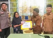 Bhabinkamtibmas Dampingi Pembagian BLT Dana Desa Secara Tunai