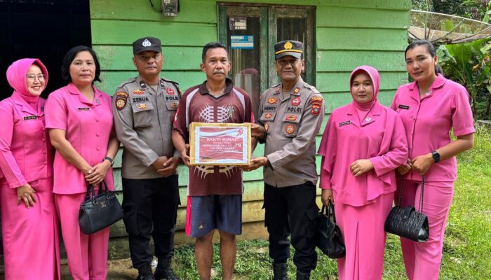 Semangat Bhayangkara ke-79, Polsek Singkep Barat Tebar Kepedulian Lewat 50 Paket Bansos
