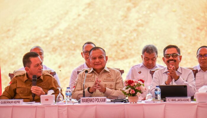 Kajati Kepri Ikuti Konferensi Pers Sisa Stockpile Biji Bauksit di Tanjung Moco