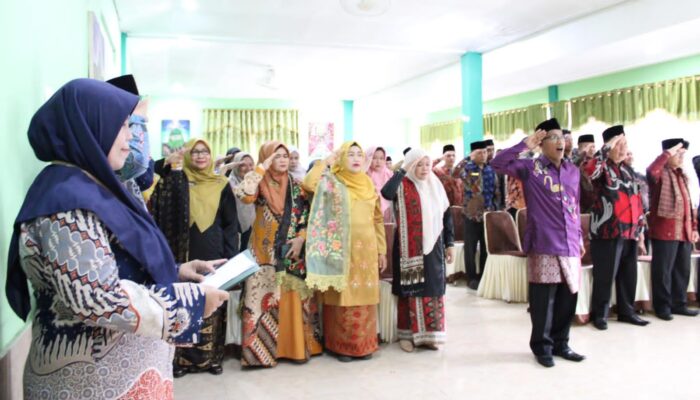 Hujan Warnai Peringatan HGN Tahun 2025 di Kemenag Pariaman