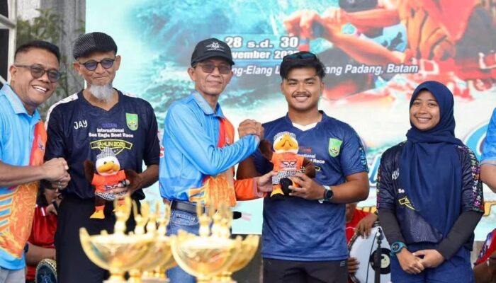 Bapenda Batam Tampil Gemilang di International Sea Eagle Boat Race 2025