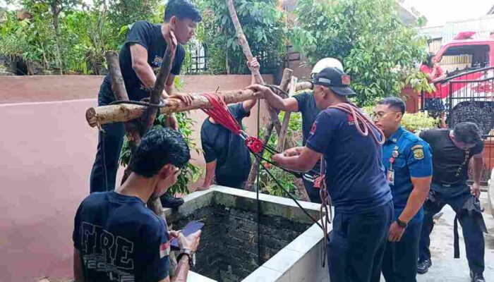 Respons Cepat Damkar Tanjungpinang, Evakuasi Warga Pingsan di Dalam Sumur