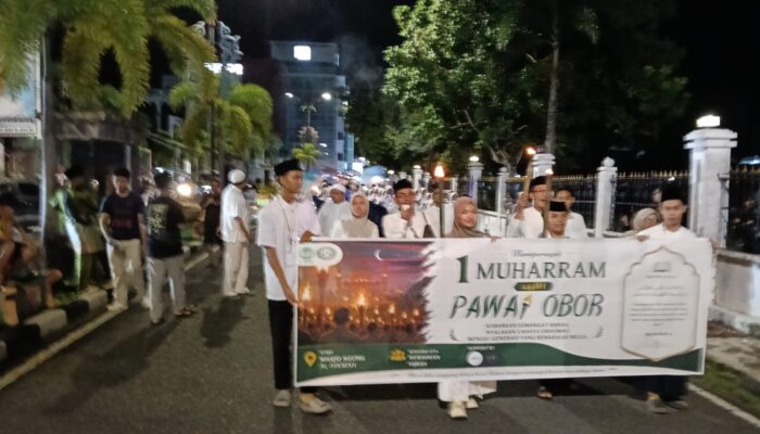 Memperingati 1 Muhaharram 1448 H, Ratusan Remaja Masjid Agung AL Hikmah Tanjungpinang Gelar Pawai Obor