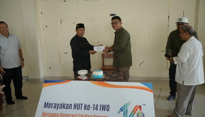 Perayaan HUT ke 14, PP IWO Bagikan Bea Siswa Untuk 8 Siswa SD Muhammadiyah 16 Jaksel