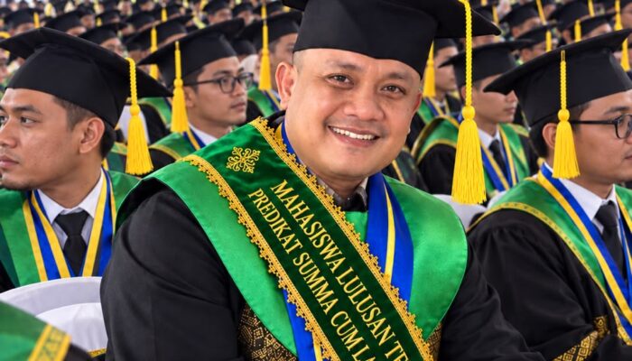 Dasril, Anggota DPRD Tanjungpinang Meraih Prestasi Lulusan Terbaik Magister Ilmu Lingkungan